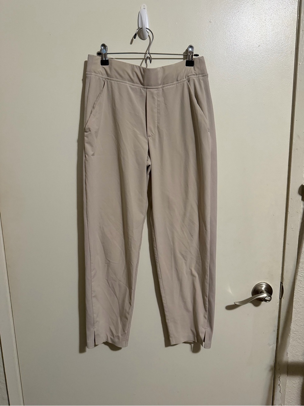 Athleta Cropped Ankle Pants in Light Beige